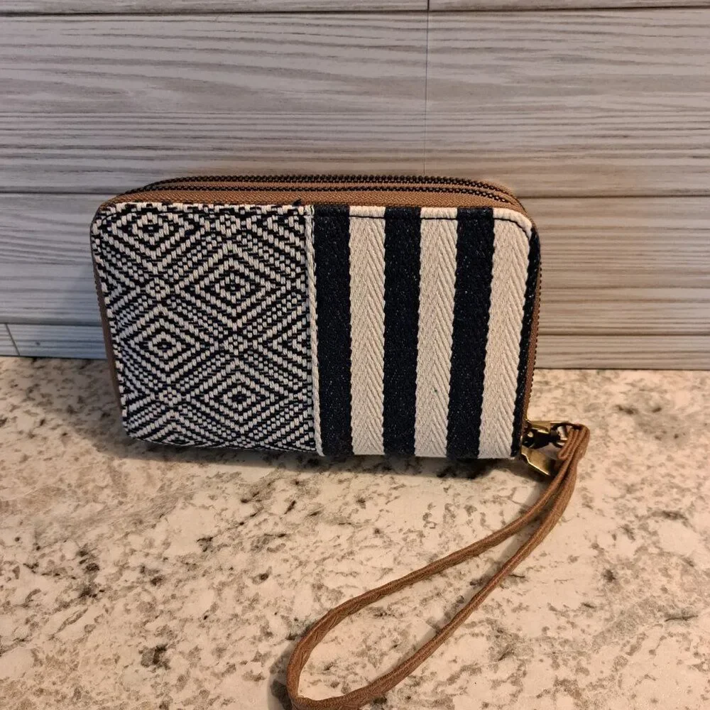 Aeropostale Navy Blue/White Tapestry Wallet/Wristlet